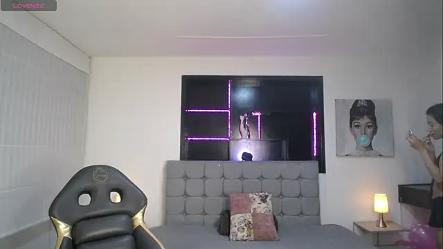 Wendy 1  online show from April 19, 2026, 3:29 am