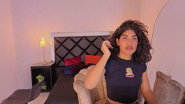 Snapshot of soffiene chatting on February 28, 2026, 4:12 am soffiene online show from February 28, 2026, 4:12 am