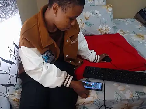 Snapshot of Serafyynx chatting on March 3, 2026, 1:07 pm Serafyynx online show from March 3, 2026, 1:07 pm