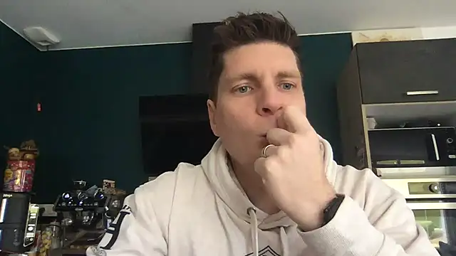 Snapshot of Minmoi1984 chatting on March 2, 2026, 8:10 am Minmoi1984 online show from March 2, 2026, 8:10 am