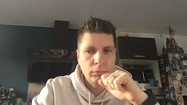 Snapshot of Minmoi1984 chatting on February 24, 2026, 7:42 am Minmoi1984 online show from February 24, 2026, 7:42 am