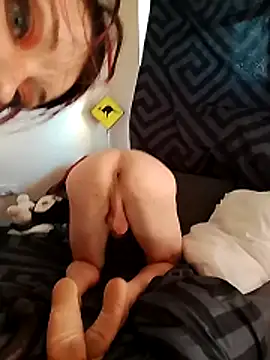 SmashNTrash91 online show from April 15, 2026, 10:32 pm