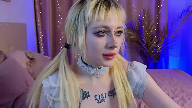 rraffaellka online show from April 9, 2026, 10:16 pm