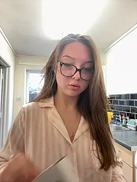 Bellesweett online show from April 8, 2026, 5:03 pm