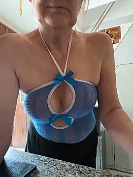 Heidiblueeyes online show from June 1, 2026, 10:48 am