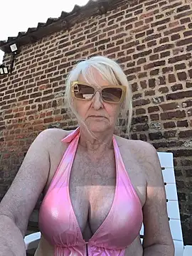 Heidiblueeyes online show from May 28, 2026, 1:17 pm