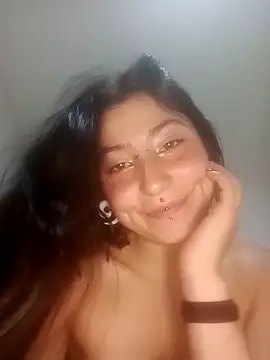 Snapshot of Little_Sweett chatting on February 28, 2026, 2:44 am Little Sweett online show from February 28, 2026, 2:44 am