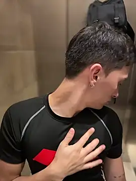 Thiago Jones1 online show from April 16, 2026, 9:39 pm