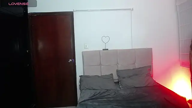 Aura cute  online show from June 3, 2026, 3:07 am