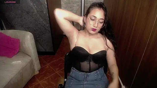 Aura cute  online show from March 5, 2026, 3:47 am