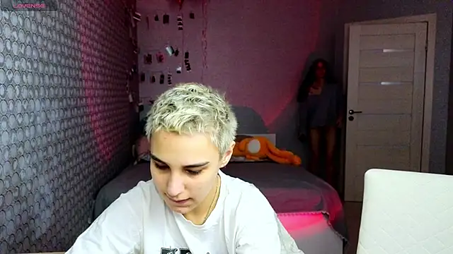 LuxuryLoverss online show from March 6, 2026, 11:05 am