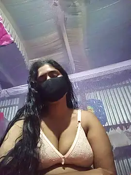 hotgirls02 online show from June 6, 2026, 4:23 pm