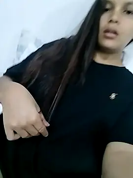 Snapshot of DiamanteSafiro chatting on February 26, 2026, 9:04 pm DiamanteSafiro online show from February 26, 2026, 9:04 pm