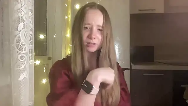 cutefoxieee online show from April 13, 2026, 9:19 pm