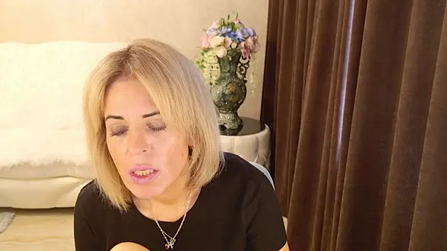 Snapshot of NellyBloom chatting on July 17, 2026, 1:19 pm NellyBloom online show from July 17, 2026, 1:19 pm