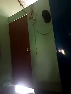 Snapshot of hungdecu chatting on February 26, 2026, 7:19 am hungdecu online show from February 26, 2026, 7:19 am