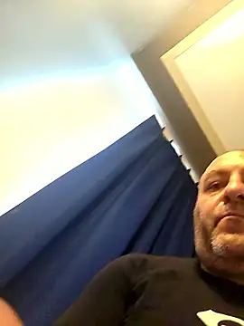 sissy2727 online show from April 17, 2026, 9:50 pm