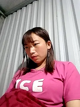 Snapshot of Xuka-xx chatting on February 25, 2026, 12:27 pm Xuka-xx online show from February 25, 2026, 12:27 pm