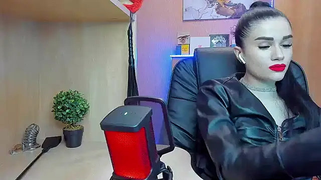 Snapshot of KristiTopxx chatting on January 26, 2025, 8:02 pm KristiTopxx online show from January 26, 2025, 8:02 pm
