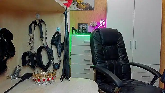 KristiTopxx online show from October 7, 2025, 6:31 pm