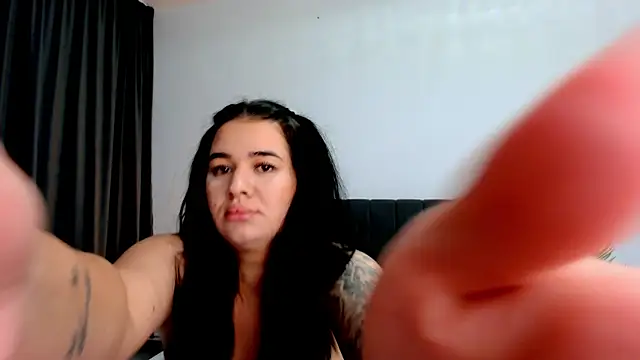 Snapshot of Layla_Ress chatting on July 9, 2026, 4:24 am Layla Ress online show from July 9, 2026, 4:24 am