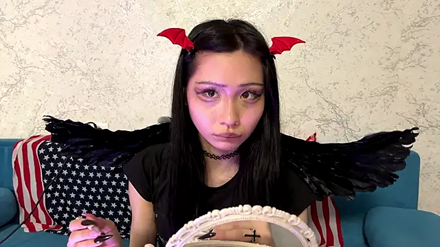 kishagrayone online show from March 26, 2026, 12:25 pm