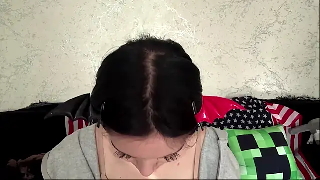 kishagrayone online show from May 22, 2026, 12:47 pm