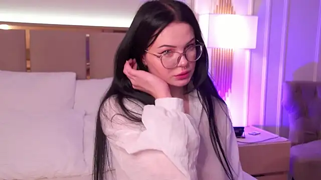 CindyMil online show from May 17, 2026, 6:24 am