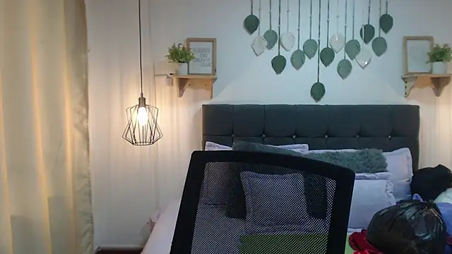 Emma hassani online show from March 31, 2026, 2:30 pm