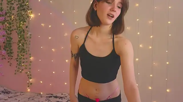 PeachyWhisper online show from May 24, 2026, 6:46 am