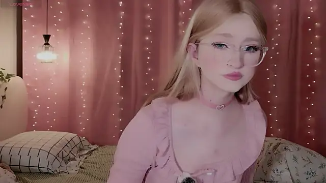 effy dollie online show from April 17, 2026, 4:54 pm