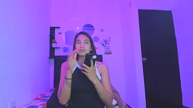 sapphire brown20 online show from April 25, 2026, 10:07 pm