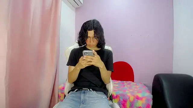 Snapshot of Larry_craft chatting on February 28, 2026, 8:08 pm Larry craft online show from February 28, 2026, 8:08 pm