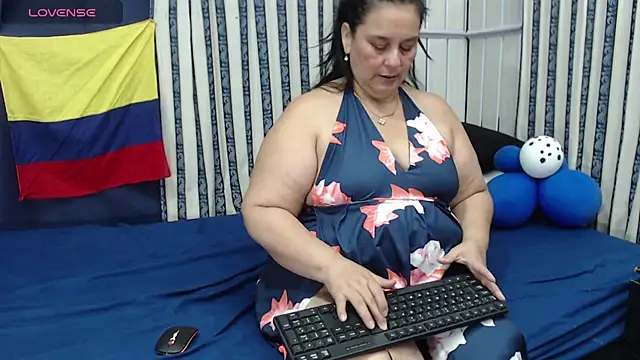 Sharlot curvy online show from June 19, 2026, 9:31 pm