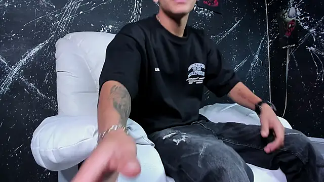 Snapshot of DylanRoyce_ chatting on March 3, 2026, 12:34 pm DylanRoyce online show from March 3, 2026, 12:34 pm