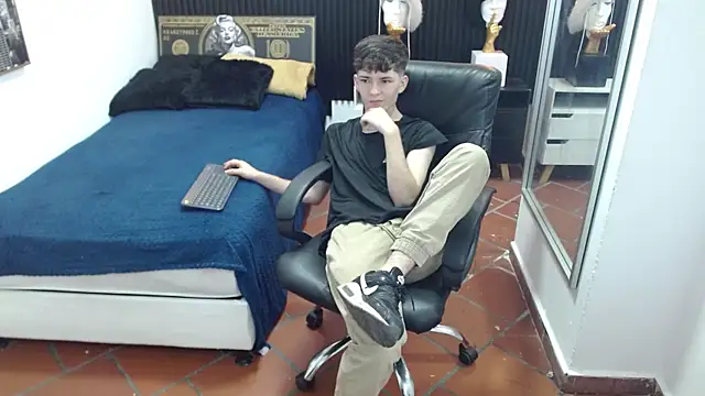 Snapshot of trevor_mob chatting on June 10, 2026, 4:52 pm trevor mob online show from June 10, 2026, 4:52 pm