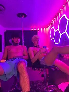 Snapshot of SNAKEARM chatting on February 25, 2026, 6:57 am SNAKEARM online show from February 25, 2026, 6:57 am