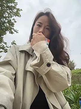 Mia-lp online show from April 7, 2026, 1:29 am