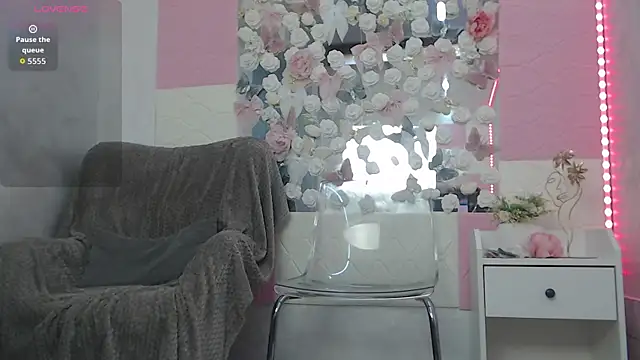 Snapshot of EmberLuna_ chatting on June 27, 2026, 6:30 am EmberLuna online show from June 27, 2026, 6:30 am