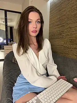 Snapshot of AliceVelour chatting on June 5, 2026, 6:46 pm AliceVelour online show from June 5, 2026, 6:46 pm