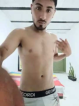 Santiag0122  online show from May 18, 2026, 11:53 pm