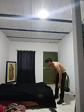 Santiag0122  online show from May 16, 2026, 4:33 am