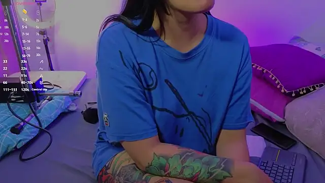 Emma-morelli online show from March 10, 2026, 3:32 am