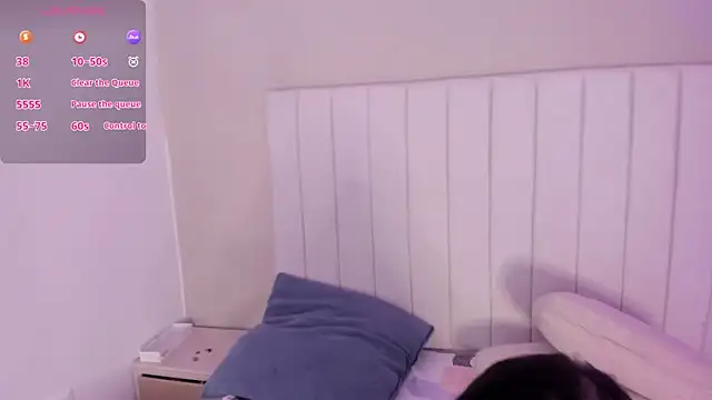 sophia walkett  online show from April 7, 2026, 2:19 pm