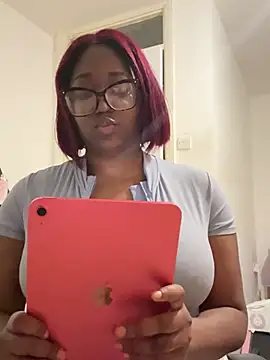 Snapshot of sweetzberri2 chatting on February 28, 2026, 7:24 pm sweetzberri2 online show from February 28, 2026, 7:24 pm