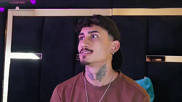 Snapshot of Dark_Eros_ chatting on March 2, 2026, 7:32 pm Dark Eros online show from March 2, 2026, 7:32 pm