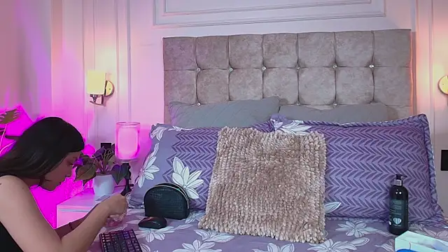 gabyevans4 online show from April 17, 2026, 12:08 pm