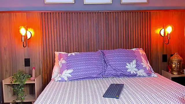 gabyevans4 online show from April 7, 2026, 12:18 pm