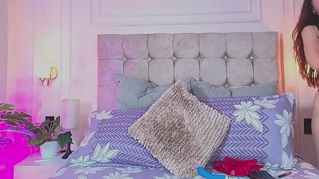 gabyevans4 online show from April 16, 2026, 12:17 pm