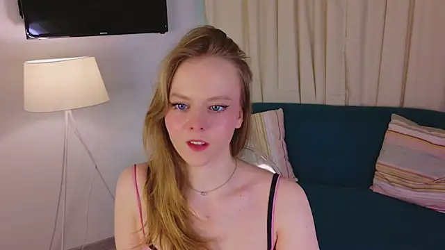 Snapshot of Sophie_Peach_ chatting on March 3, 2026, 2:13 pm Sophie Peach online show from March 3, 2026, 2:13 pm